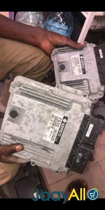 Vente de Équipements & Pièces à Dakar dès 1 FCFA - Véhicule